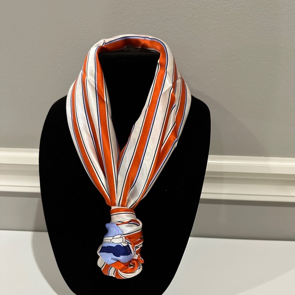 100% Silk scarf Yiner Large scarf/wrap 34 in x 34 in - Picture 4 of 7